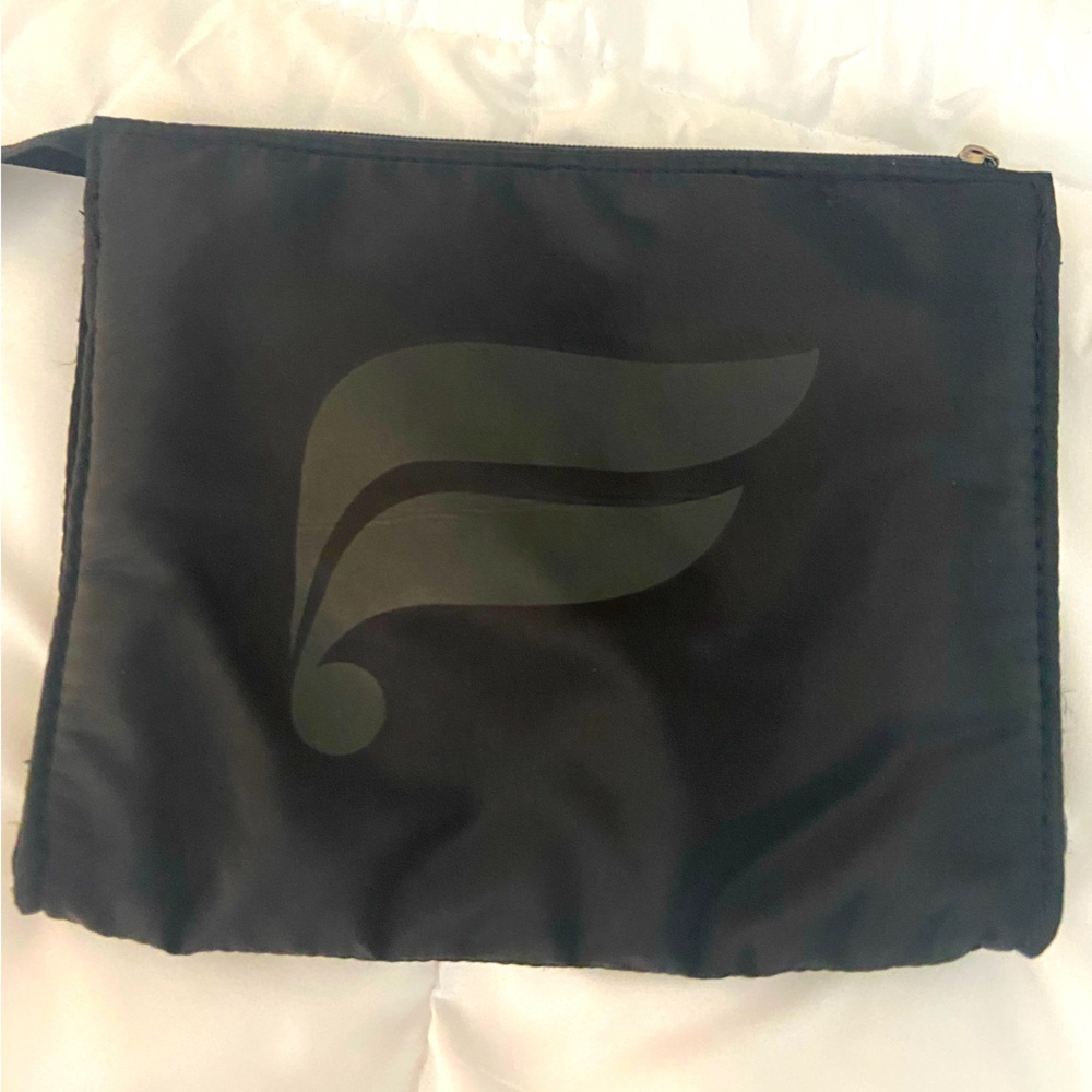 BLACK FABLETICS POUCH